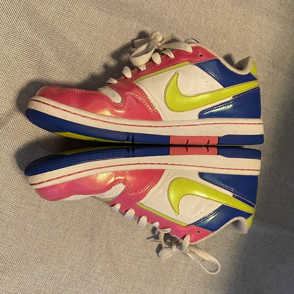 Nike - Picture 5 of 6